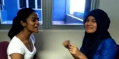 sri lankan muslim girl sinhala girl kissing